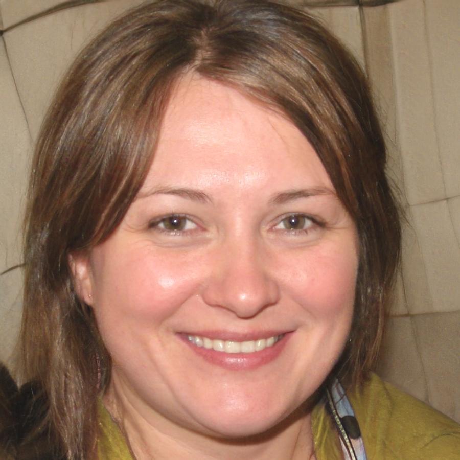 María González, analista financiera certificada